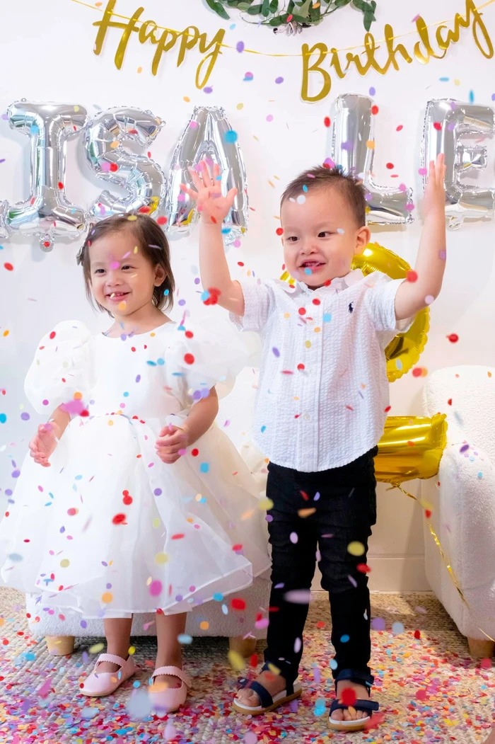 Hà Hồ xả kho loạt khoảnh khắc đáng yêu của Lisa - Leon