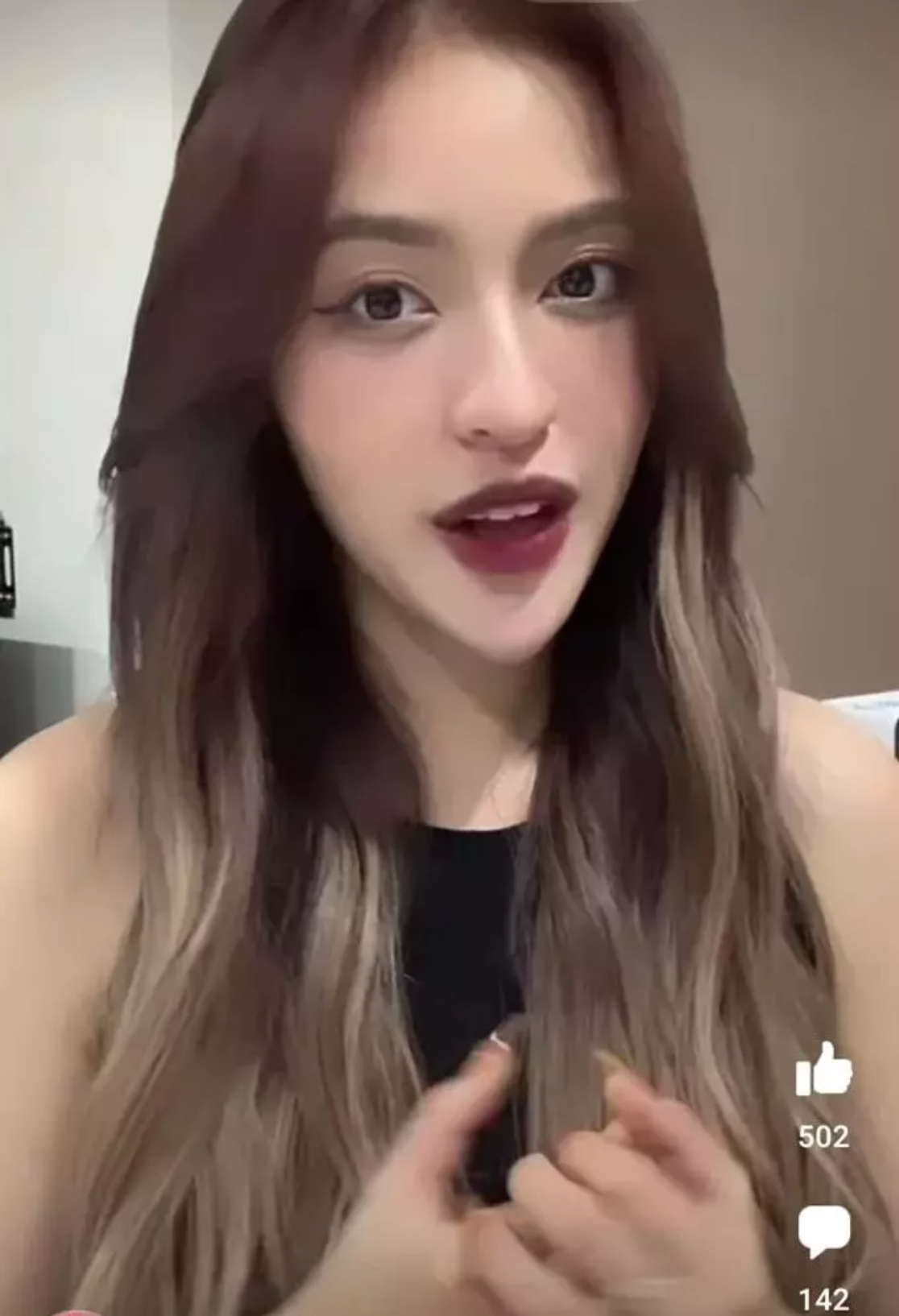 Thế nhưng, thay vì tập trung vào những kế hoạch mới của Thanh Tâm, cư dân mạng lại đổ dồn vào chiếc cằm nhọn hoắt của chính chủ.