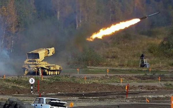 Pháo binh quân Nga cũng hoạt động tích cực, tấn công các cứ điểm của quân Ukraine, các mục tiêu trên các cánh đồng xung quanh Ugledar và trong chính thành phố Ugledar. Hiện quân Ukraine đang tích cực hoạt động dọc theo đường cao tốc Ugledar-Marinka và các vị trí trên cánh đồng phía đông trang trại Pobeda.