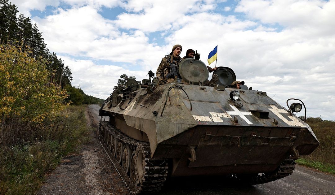 Tại khu vực Svatovo và Kremennaya, Quân đội Ukraine ngày hôm qua đã tập trung một mũi tấn công khá lớn, lực lượng lên đến một tiểu đoàn, được tăng cường xe bọc thép và xe tăng và tiến hành cuộc tấn công từ Torskoy và Yampolovka.