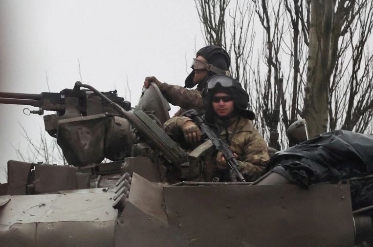 Lý do là địa hình gồ ghề, đặt quân đội Ukraine vào vị trí thuận lợi để phong tỏa các khu vực trống trải bằng hỏa lực pháo binh. Kênh Telegram của Ukraine cũng ghi nhận thực tế giao tranh tại khu vực Pavlovka diễn ra rất ác liệt.