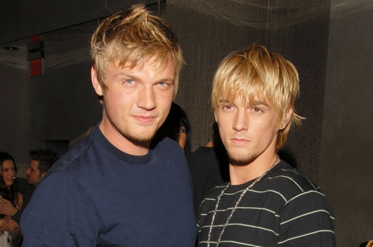Khi Aaron Carter rơi vào cảnh nghiện ngập, mối quan hệ của nam ca sĩ với anh trai Nick Carter cũng xảy ra bất hòa.