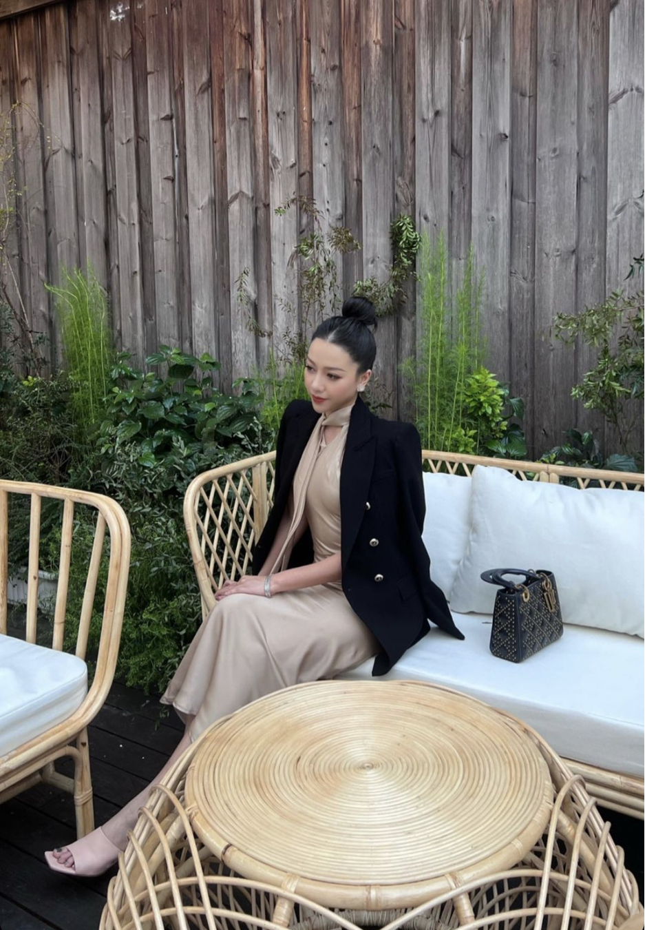 Băng Di là một trong số các khách mời đặc biệt tại bữa tiệc kỷ niệm 10 năm ngày cưới của Tăng Thanh Hà và Louis Nguyễn.