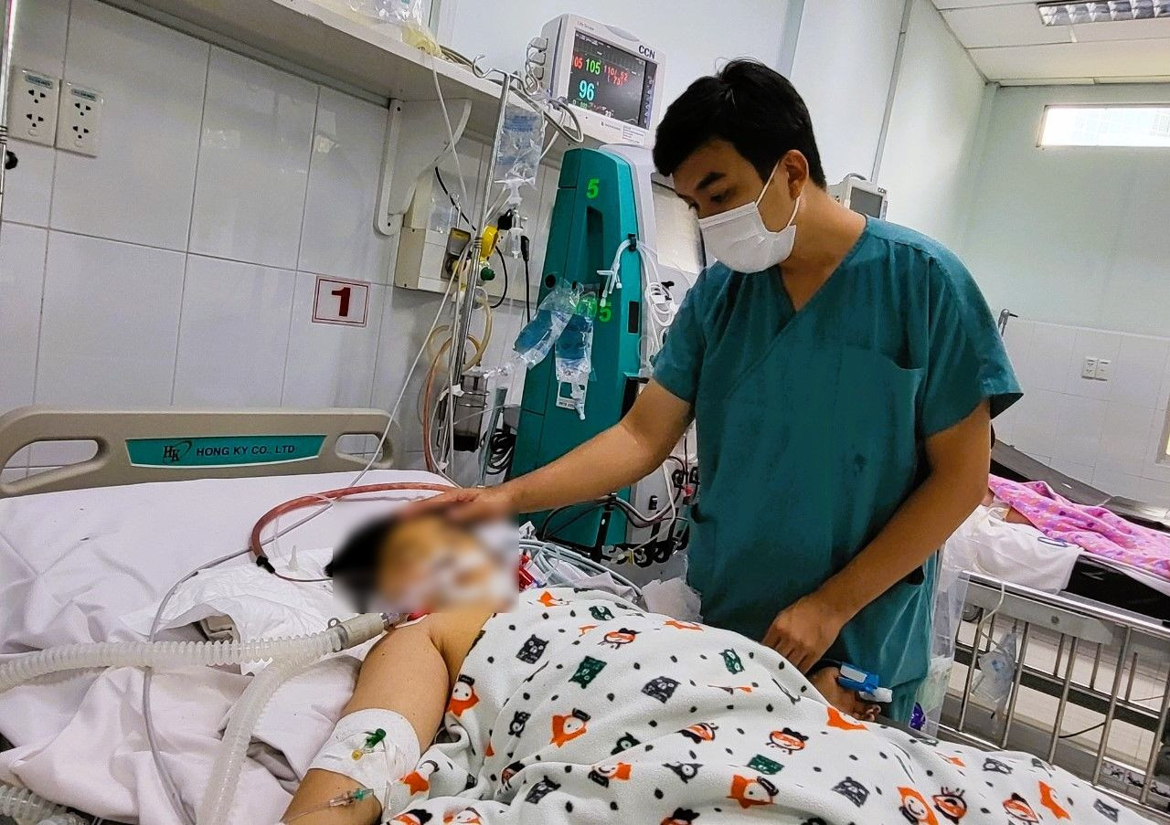 Một trường hợp trẻ béo phì, sốt xuất huyết nặng có biến chứng suy tạng.