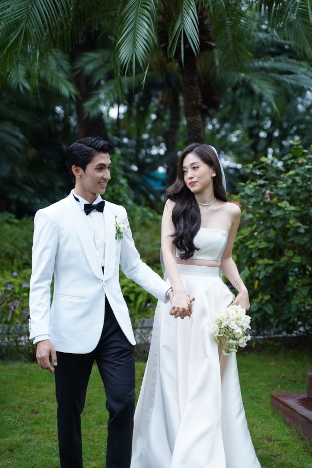 Cặp đôi kết thúc chặng đường hơn 4 năm yêu nhau bằng một đám cưới lãng mạn