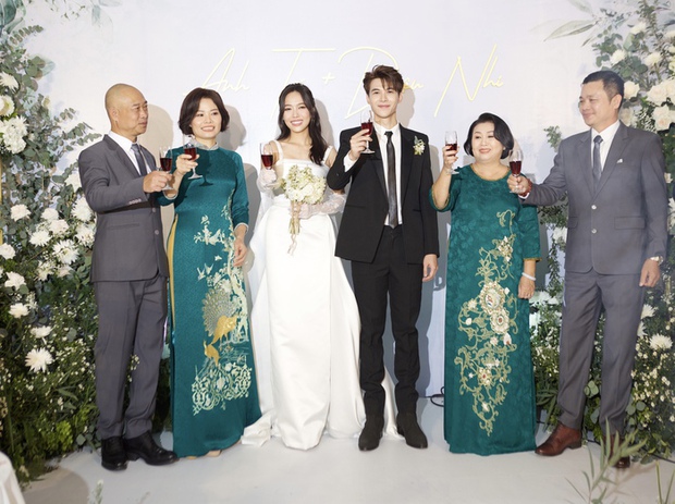 2 bên sui gia diện đồ đôi khiến dân tình thích thú