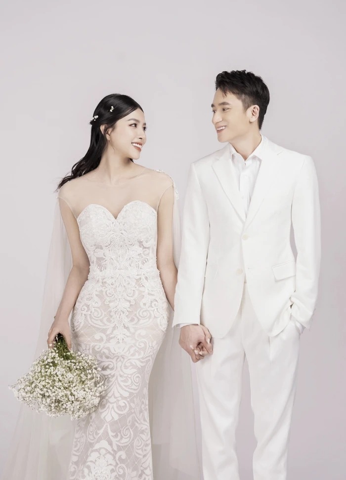 Khánh Vy, vợ ca sĩ Phan Mạnh Quỳnh sinh năm 1994 tại Khánh Hoà, hiện đang kinh doanh online tại TP.HCM.