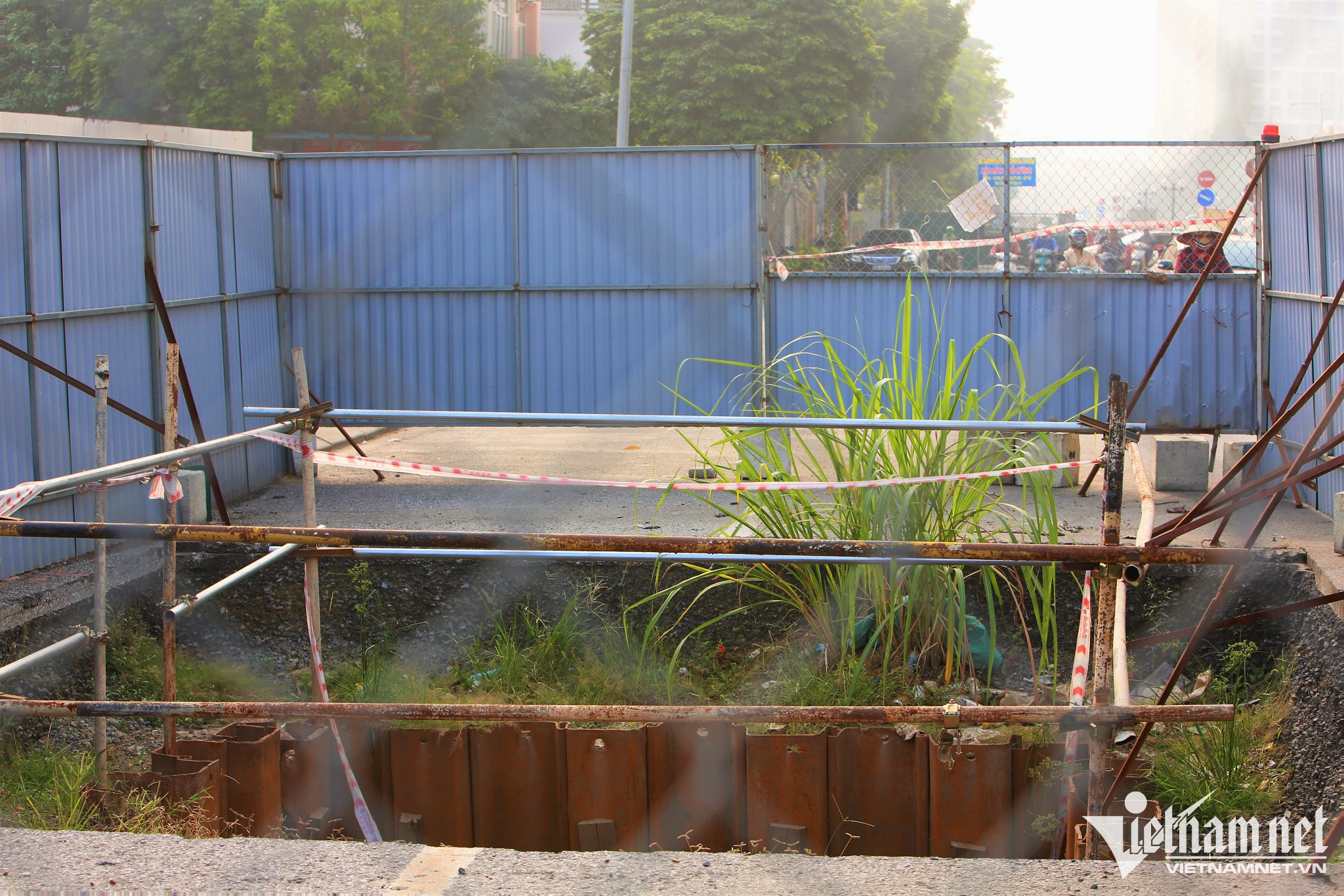 Bên trong các khu vực rào đã 