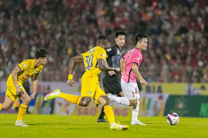 HAGL để cho câu chuyện ngoài bóng đá xảy ra quá nhiều và chỉ có khoảng 14-15 cầu thủ đá cho 4 giải đấu trong một mùa giải. Ảnh: VPF