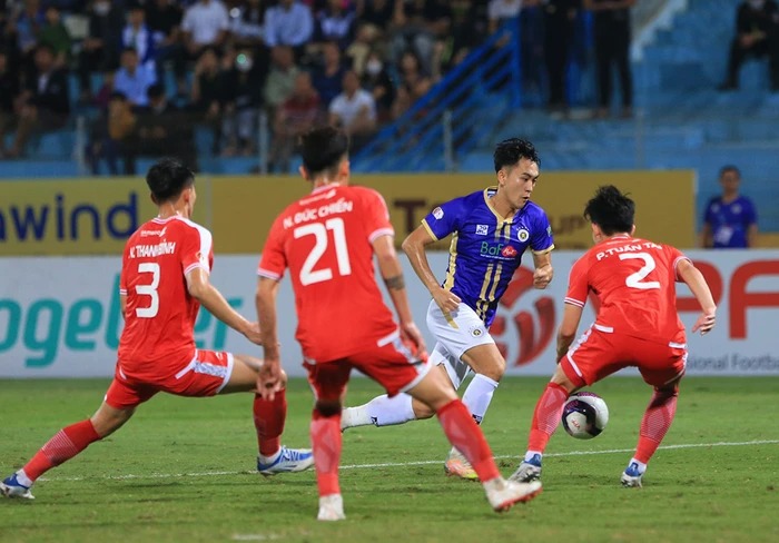 Hà Nội FC thành công vì có người giỏi tính toán được lực lượng, chiều sâu cho cả mùa giải, bên cạnh đó hiểu được cuộc chơi để lo xa về nhiều vấn đề khác. Ảnh: VPF