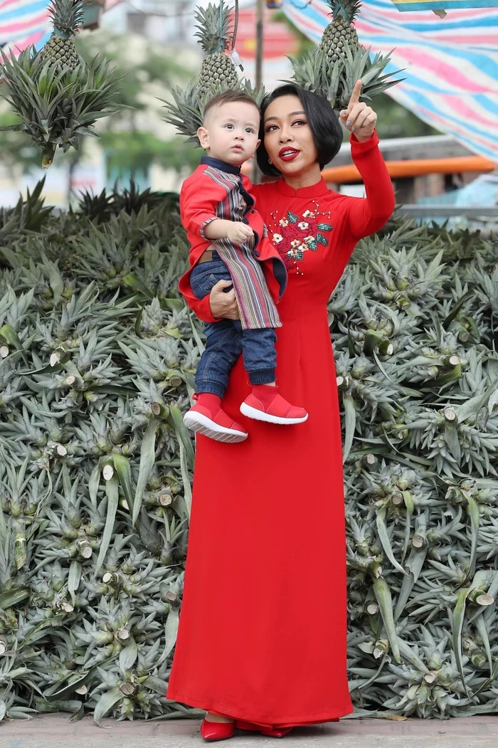 Thảo Trang cũng đang là mẹ đơn thân, một mình nuôi con.