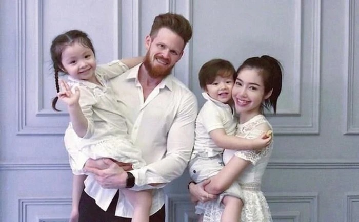 Elly Trần và chồng hợp pháp người ngoại quốc đang là tâm điểm chú ý của khán giả.