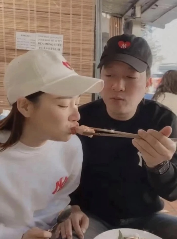 Trong showbiz Việt, Trường Giang không chỉ được ngưỡng mộ bởi tài năng mà còn bởi cuộc sống hạnh phúc bên bà xã Nhã Phương.