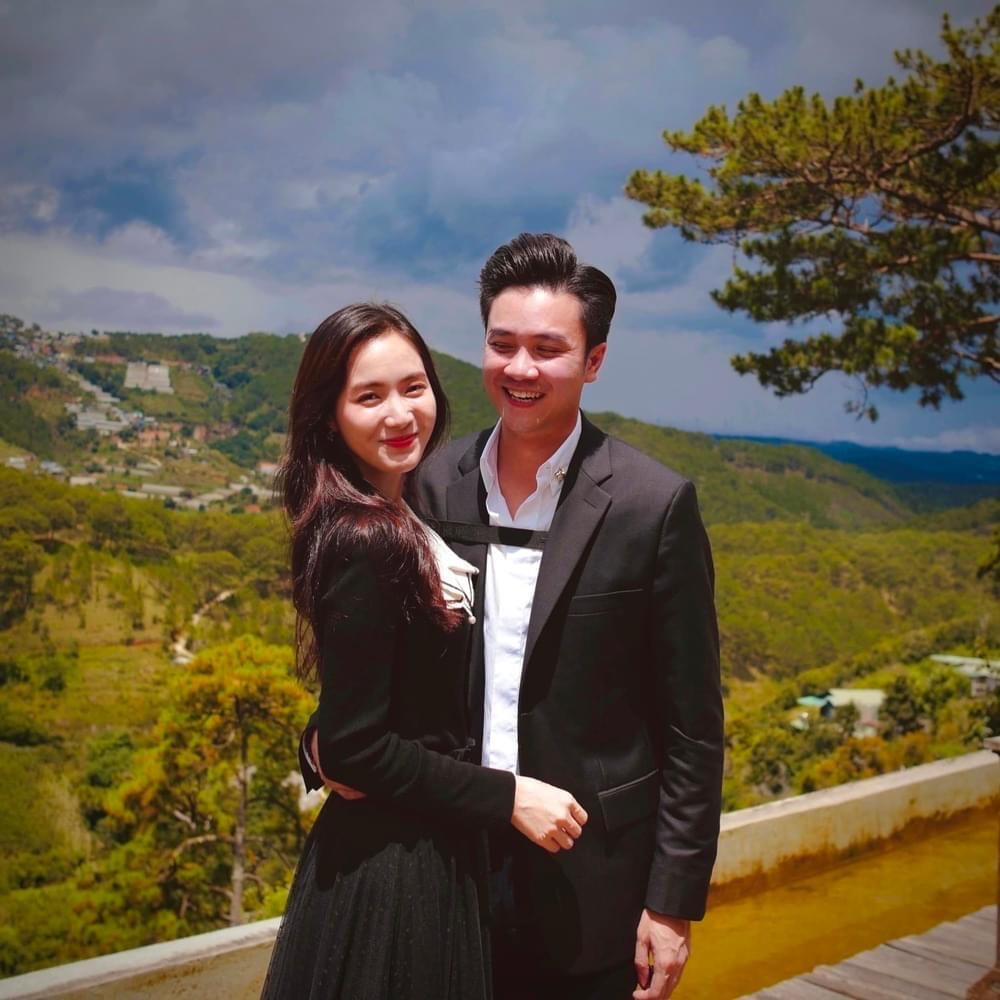 Ông xã của Jang Mi tên là Nguyễn Minh Thu, làm việc trong ngành dược. Nữ ca sĩ đã nhận được lời cầu hôn vào tháng 7 vừa qua và quyết định 