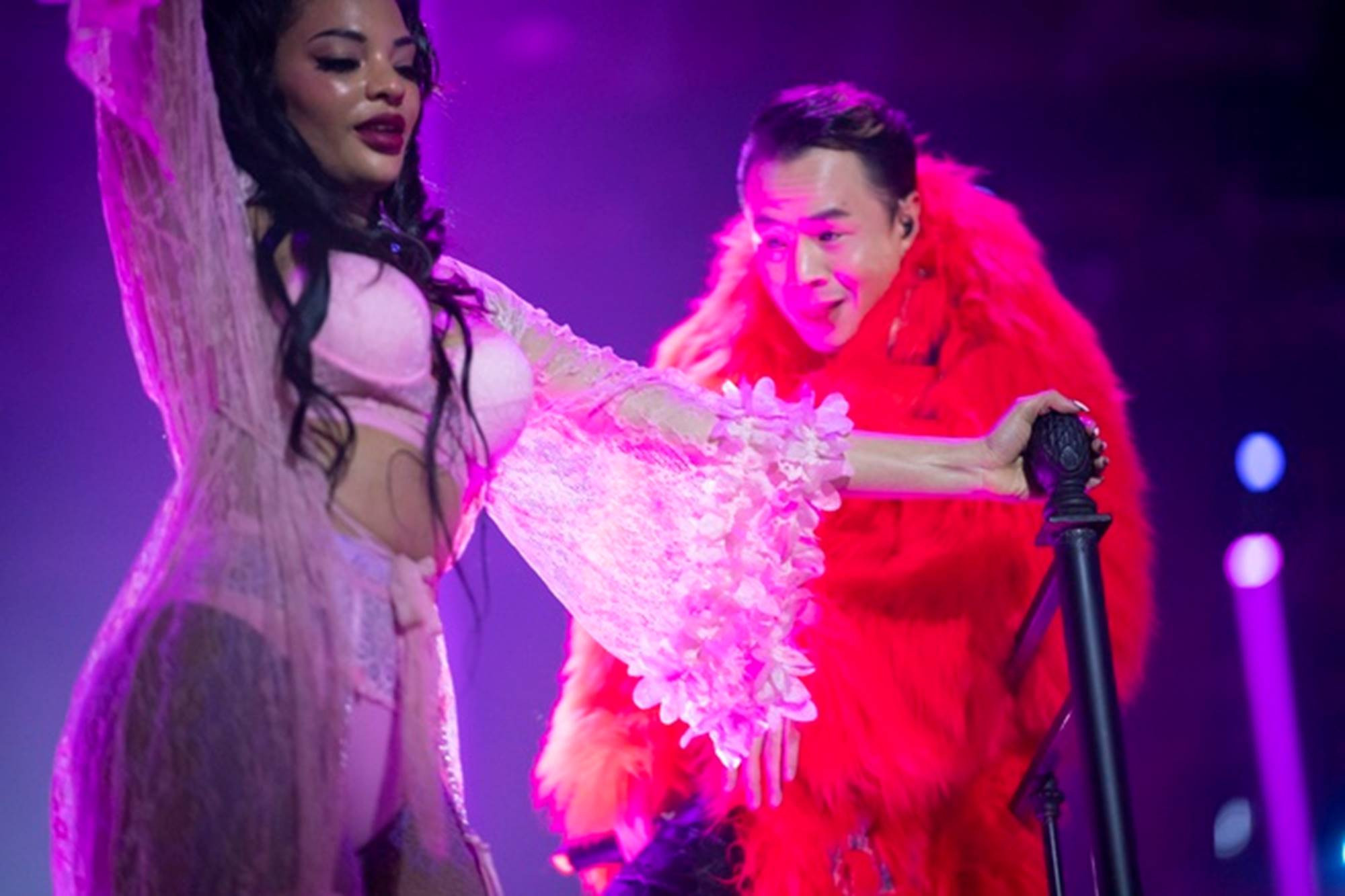 Một hình thức trình diễn bị đánh giá là phản cảm trong khuôn khổ liveshow của SpaceSpeakers.