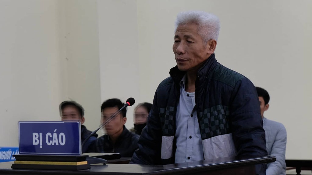 Đại ca Cự “đen”: Ngày 21/2/2020, TAND tỉnh Thanh Hóa đã tuyên án Trương Phú Cự (biệt danh Cự “đen”, 63 tuổi) 30 tháng tù giam về tội chống người thi hành công vụ. Ngày 23/6/2019, Cự đến nhà hàng Hưng Thịnh (tại khu du lịch sinh thái biển Hải Tiến) do cho rằng chủ nhà hàng thuê nhà báo viết không đúng về nhà hàng Cự Bài. Tại đây, Cự đã dùng tay tác động vào mẹ và chị chủ nhà hàng Hưng Thịnh. Chiều cùng ngày, Cự tiếp tục xô xát, đánh nhau với một số nhân viên nhà hàng khiến 2 người bị thương. Khi xe cứu thương đến, Cự hô hào, kích động hàng chục người trong nhóm của mình chặn xe cứu thương, chửi bới, hành hung một chiến sĩ Công an huyện Hoằng Hóa.