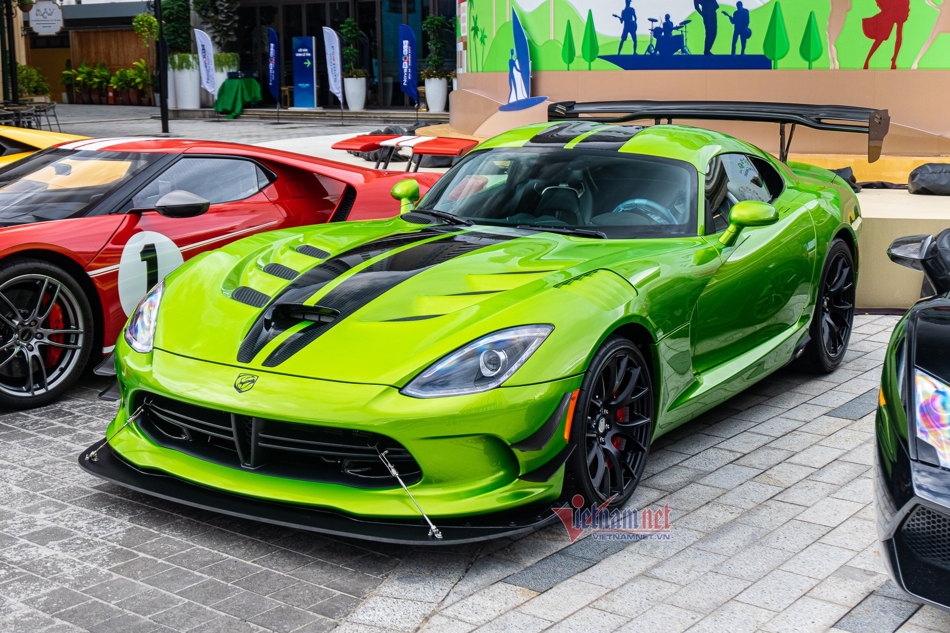 Dodge Viper ACR là chiếc đầu tiên thuộc thế hệ thứ 5 và cũng là cuối cùng của dòng siêu xe thể thao hiệu năng cao này.