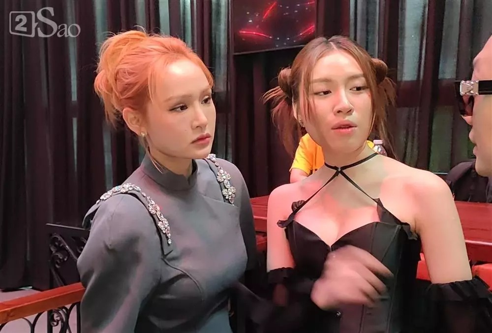 Xuất hiện bên Hiền Hồ là MC Thanh Thanh Huyền.