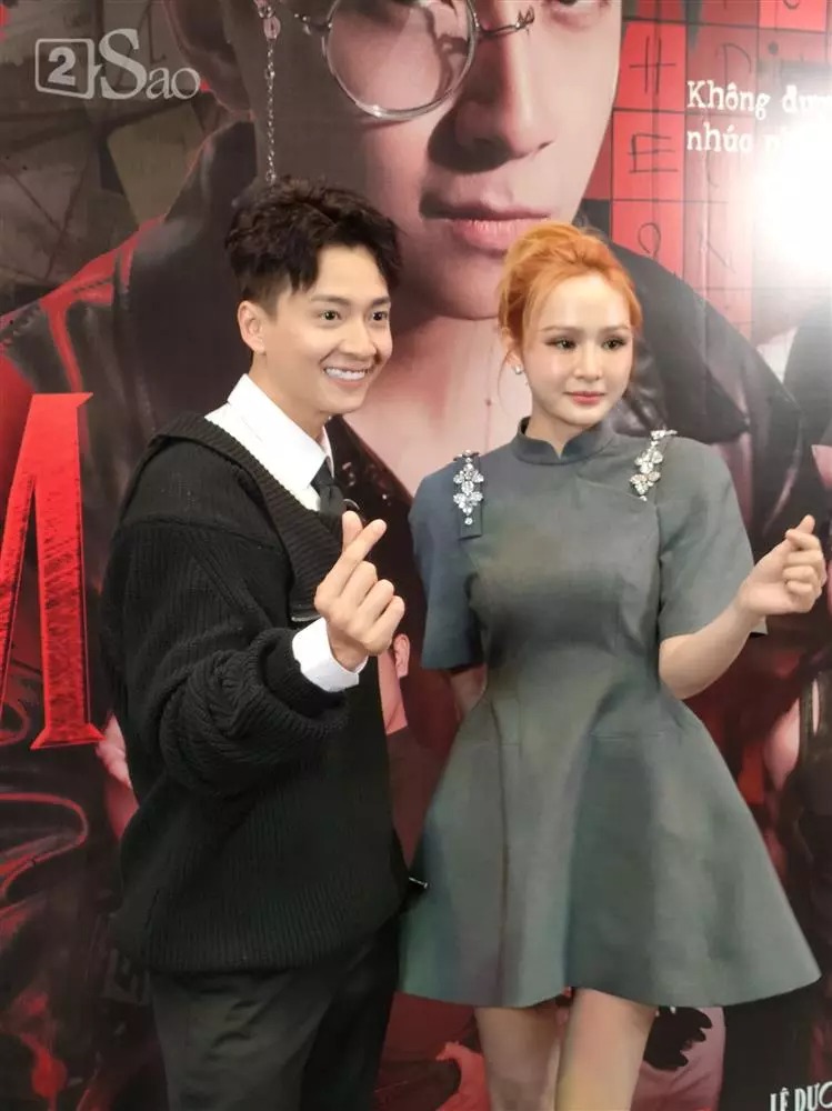 Chiều 14/11, Hiền Hồ gây chú ý khi xuất hiện tại sự kiện ra mắt MV 