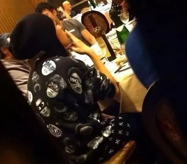 Ảnh Trần Kiều Ân hút thuốc