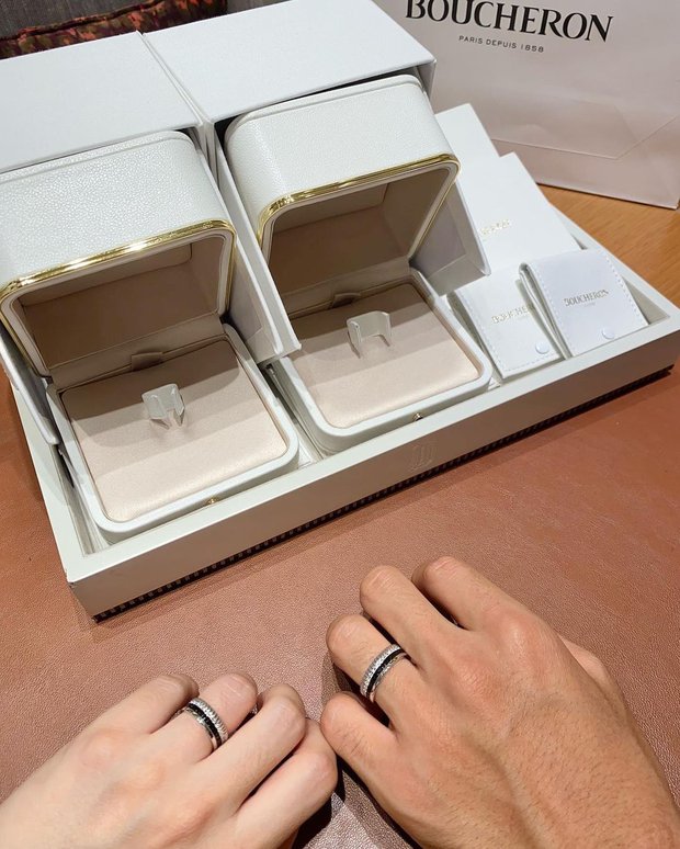 Cận cảnh nhẫn cưới của Soyeon và chồng kém 9 tuổi