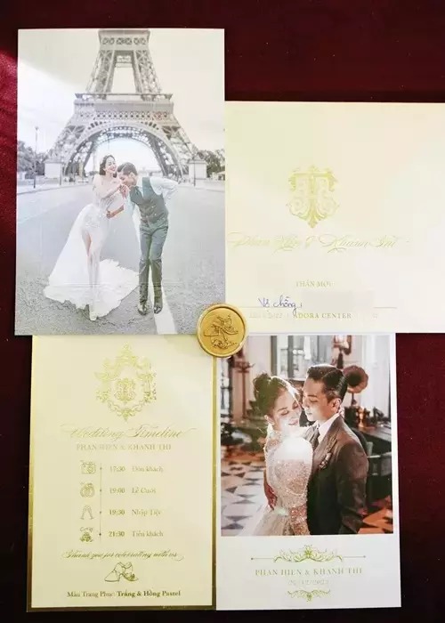 Thiệp cưới Khánh Thi - Phan Hiển. Theo thông tin trên thiệp, hôn lễ của cặp nghệ sĩ sẽ diễn ra vào 22/12.