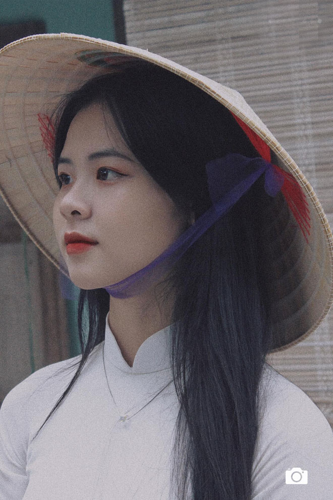 Ngân Hà chia sẻ: “Mình thấy bản thân rất may mắn khi giành được giải thưởng này. Đối với mình, mỗi người đều có một vẻ đẹp riêng, chỉ là mình phù hợp với những tiêu chí ban tổ chức đưa ra nên giành danh hiệu Hoa khôi bóng chuyền của giải”.