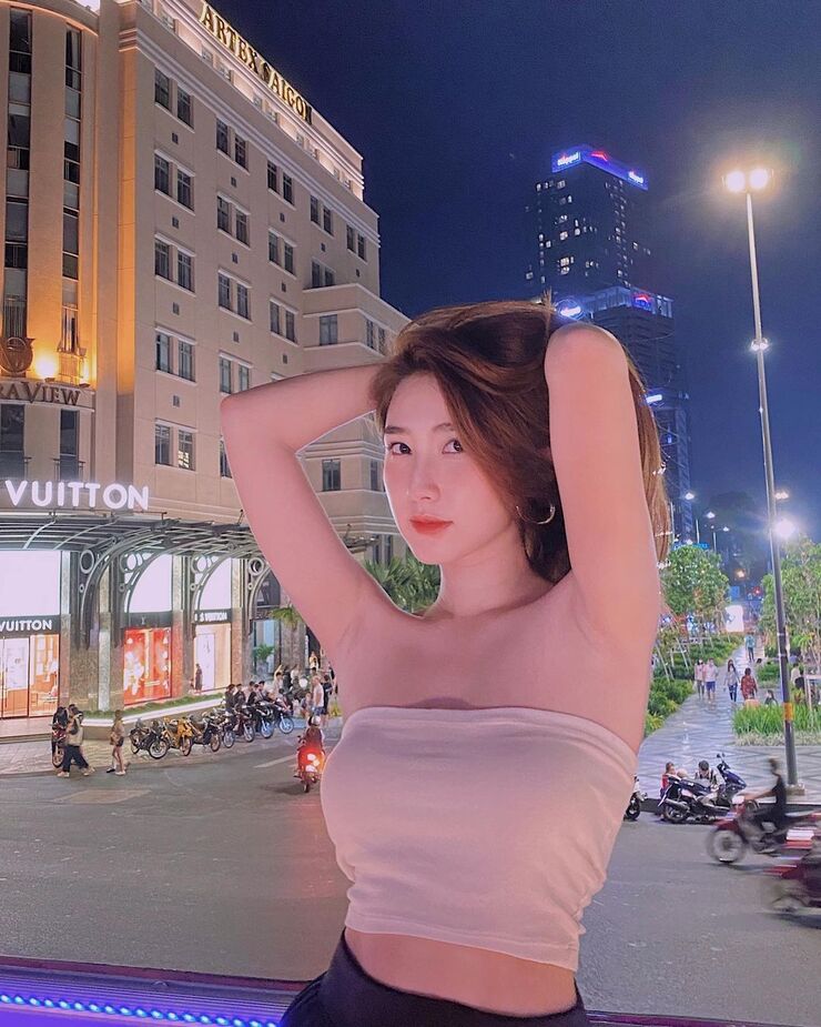 Cách đây không lâu, Thanh Mèo bị dính nghi vấn có chuyện tình cảm với chàng thủ môn quốc dân Bùi Tiến Dũng. Tuy nhiên, tất cả chỉ là tin đồn.