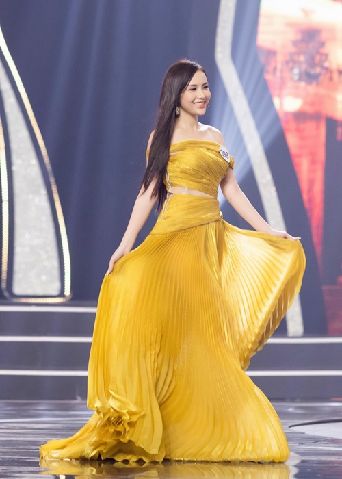 Chia sẻ với Tiền Phong, Anh Phương cho hay, trong tương lai cô không tham gia cuộc thi sắc đẹp nữa để tập trung phát triển sự nghiệp diễn xuất, ca hát.