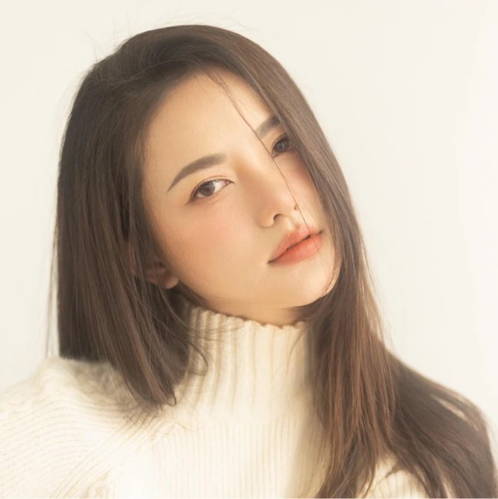 Mỗi lần Phan Như Thảo khoe ảnh cận mặt cư dân mạng đều không khỏi xuýt xoa trước diện mạo xinh đẹp, mặn mà của cô. Nhiều người cho rằng cô nên cân nhắc việc quay trở lại làng giải trí trong thời gian gần nhất