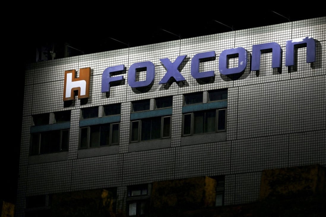 Bên ngoài tòa nhà Foxconn tại Đài Bắc, Đài Loan (Trung Quốc). Ảnh: Reuters