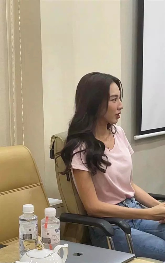 Xuất hiện tại một buổi gặp gỡ, có thể thấy việc bị bệnh, cộng với việc chịu áp lực từ lùm xùm kiện tụng khiến nàng hậu sút cân và xanh xao nghiêm trọng. Đây cũng là dấu hiệu để nàng hậu biết phải dành thời gian chăm sóc sức khỏe, nghỉ ngơi nhiều hơn. 