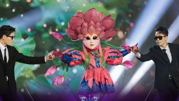 Cô cho biết chương trình Ca Sĩ Mặt Nạ là cách cô bước ra ánh sáng