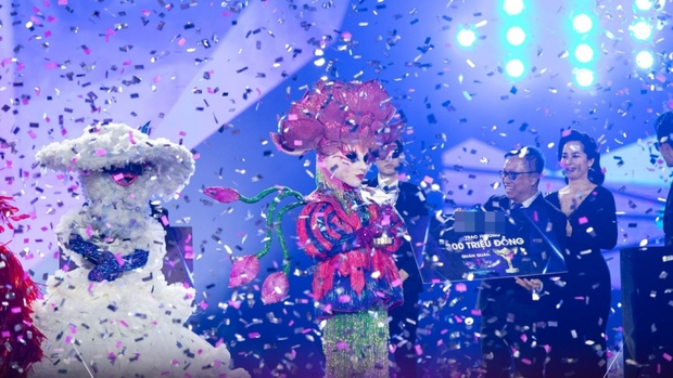 Ngọc Mai từng là thành viên của Nhà hát Ca múa nhạc Bông Sen. Cô từng giành được rất nhiều huy chương tại các kỳ Liên hoan âm nhạc toàn quốc. Bà xã Quốc Nghiệp đạt danh hiệu Nghệ sĩ Ưu tú khi mới 26 tuổi