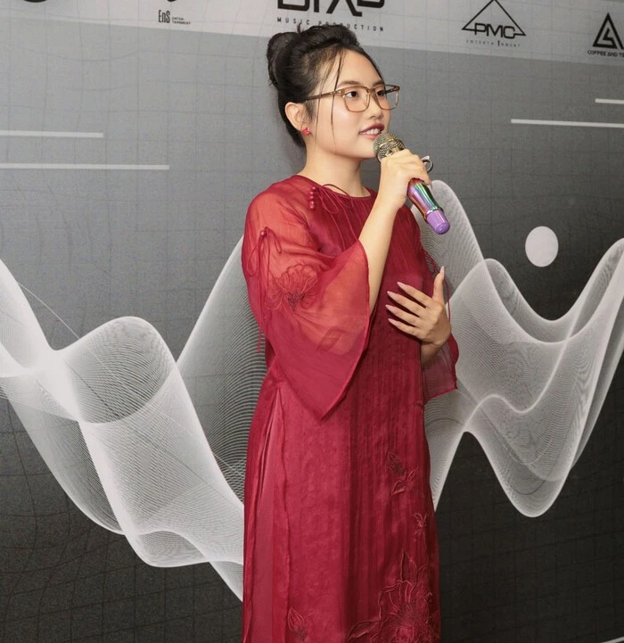 Phương Mỹ Chi mới đây đã công bố việc thành lập công ty riêng ở độ tuổi 19.