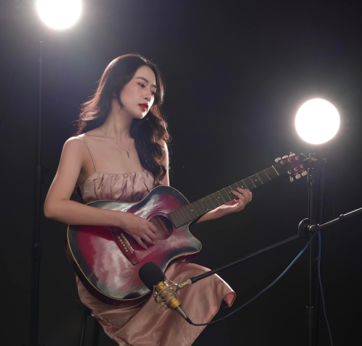 Cô nàng sinh năm 1997 này cử nhân Đại học Lao động xã hội.