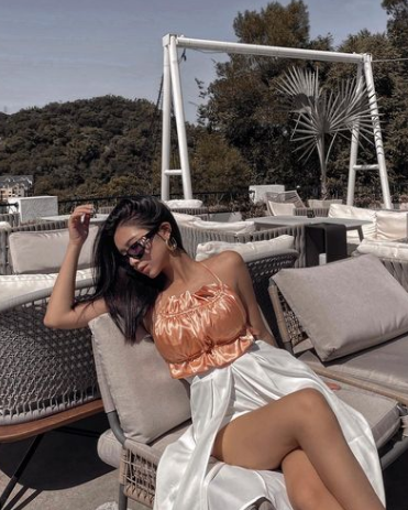 Người đẹp sở hữu vóc dáng gợi cảm, quyến rũ cùng với đó là gương mặt “hái ra tiền” vì quá xinh đẹp.