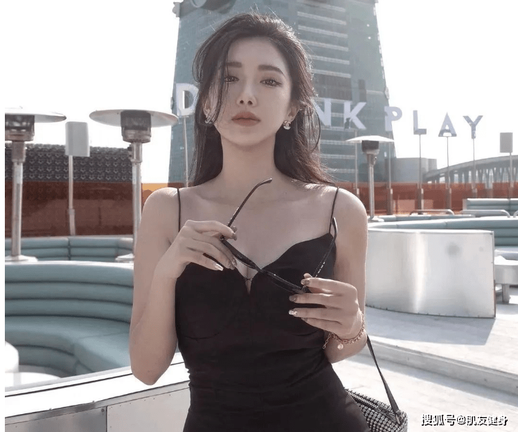 Hot girl họ Lã, có biệt danh Yan Baby là cái tên nổi tiếng trên MXH nhờ sắc vóc đẹp chuẩn chỉnh.