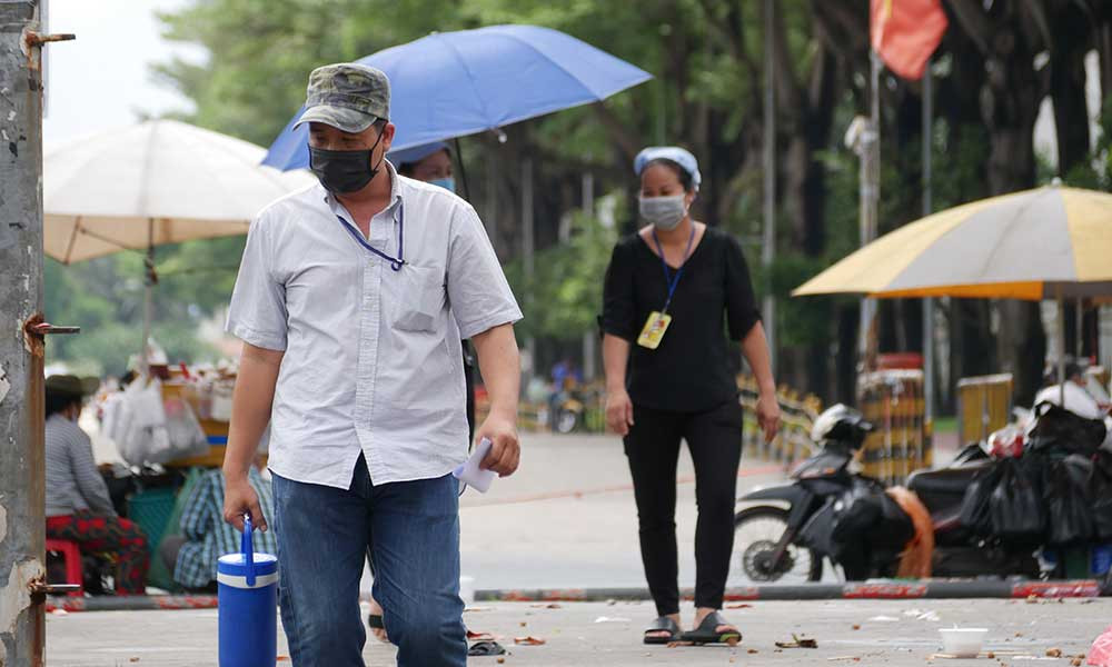 Nhiều công nhân tại Công ty PouYuen Việt Nam lo lắng về thu nhập khi phải nghỉ luân phiên