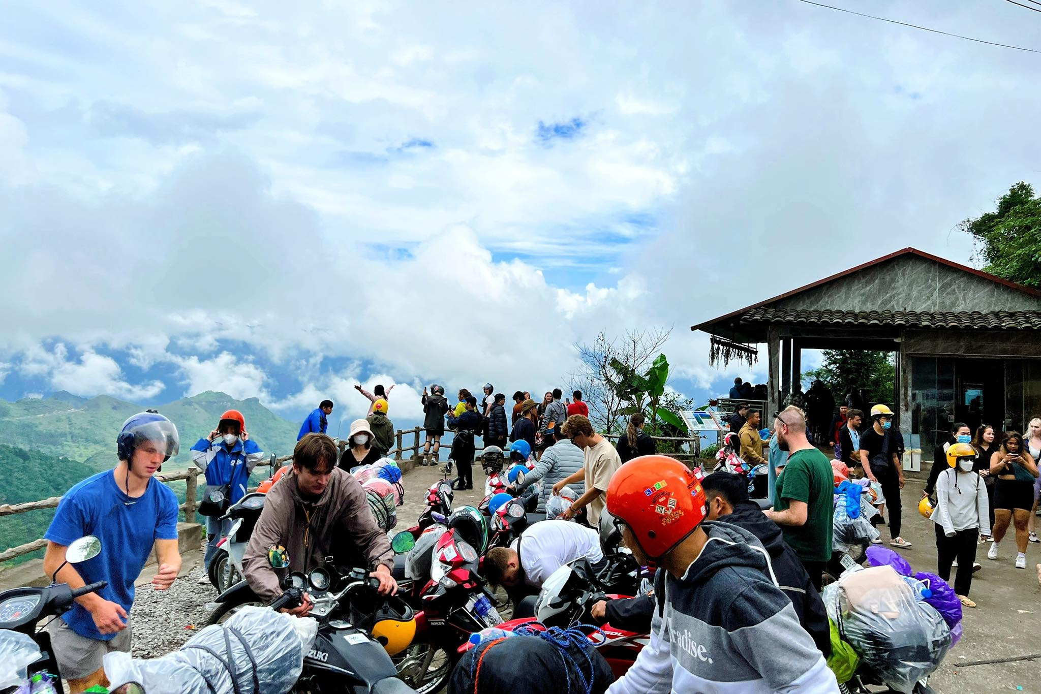 Cổng trời Quảng Bạ