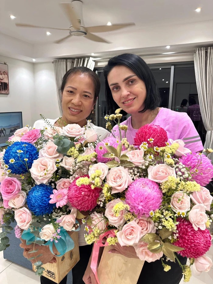 Mẹ vợ Bùi Tiến Dũng không biết tiếng Việt nên khi 2 bà gặp nhau cả hai chỉ giao tiếp với nhau bằng kí hiệu.