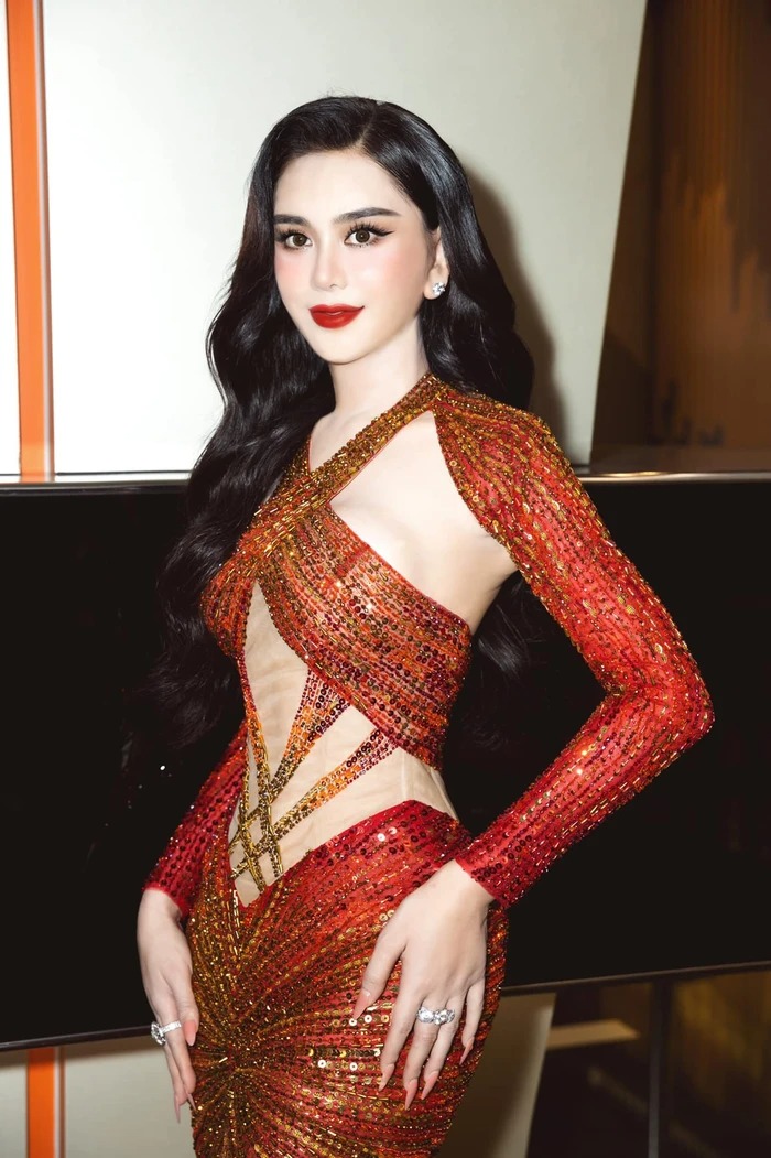 Cách đây không lâu Lâm Khánh Chi đã thực hiện phẫu thuật thanh quản và đang trong quá trình hồi phục