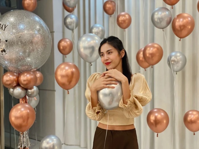 Thủy Tiên vô cùng hạnh phúc khi đón nhận tình cảm của chồng và những người luôn yêu quý cô