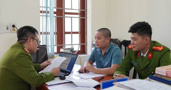 Bùi Xuân Dĩnh làm việc với cơ quan công an. Ảnh: Công an cung cấp