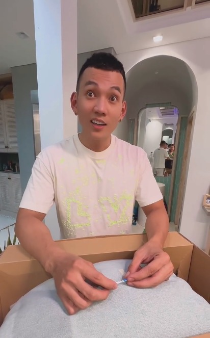 Khoảnh khắc Phương Trinh Jolie báo tin mang thai cho ông xã Lý Bình.