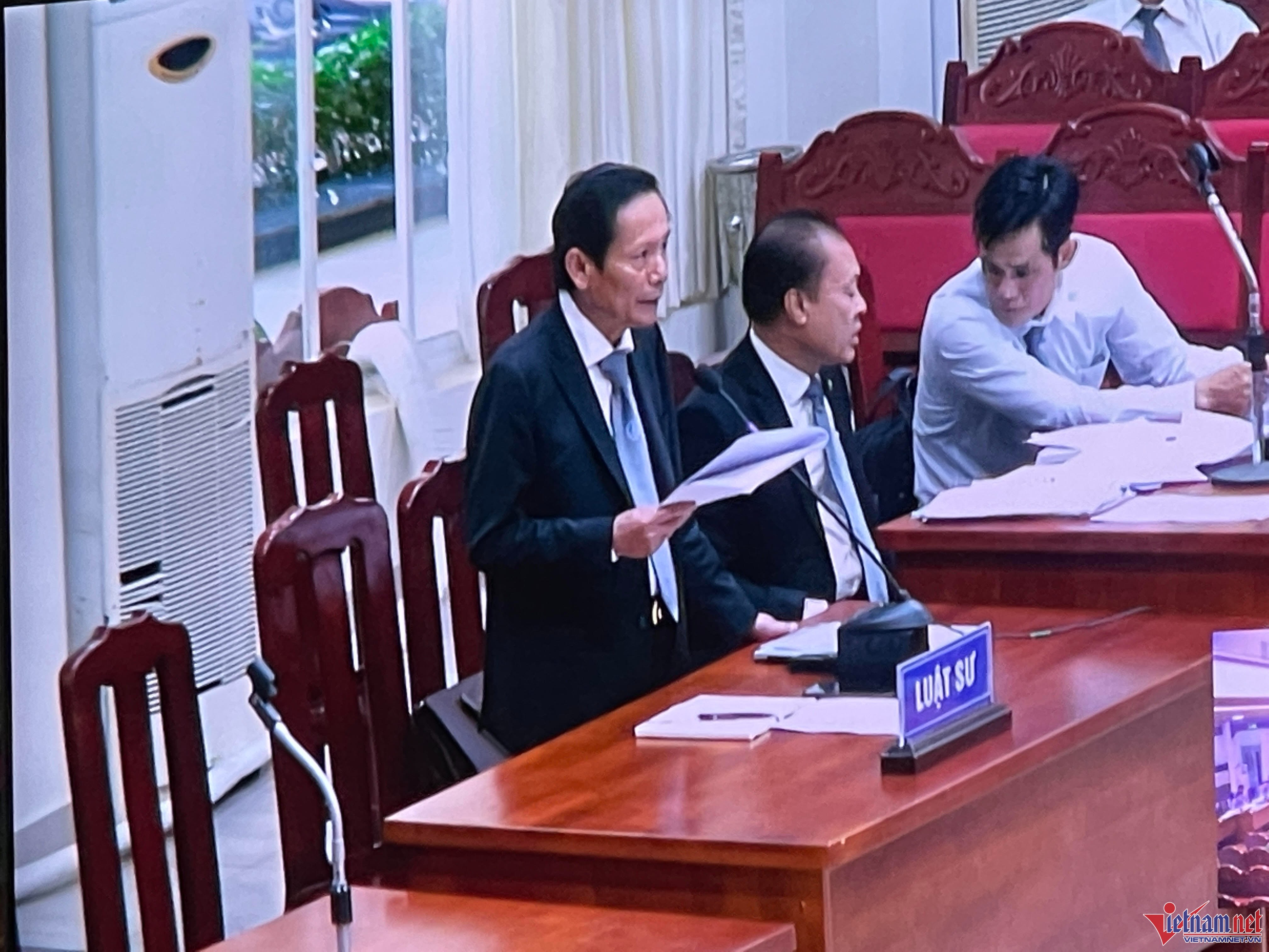 Các luật sư bào chữa cho bị cáo Ngô Văn Thụy