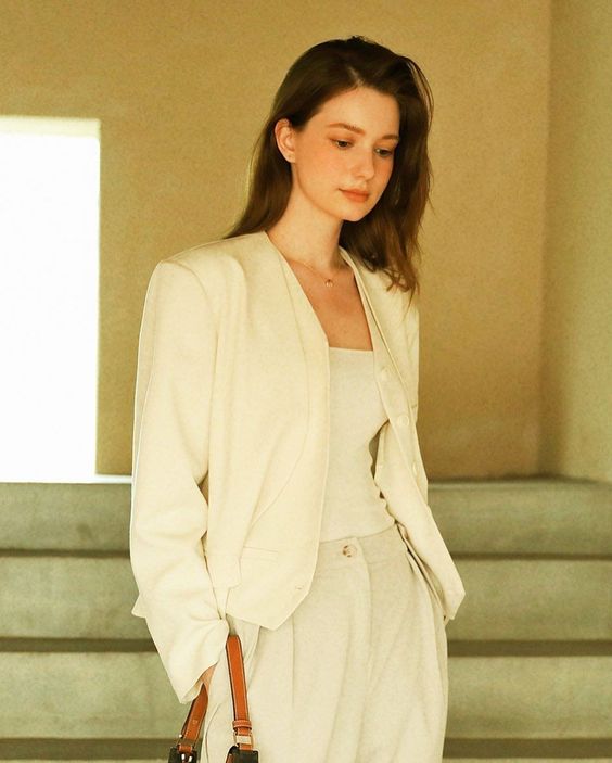 Anastasia Cebulska sở hữu vẻ đẹp thanh thoát đậm chất châu Âu với sống mũi cao, đôi mắt to tròn thu hút và làn da trắng hồng mịn màng.