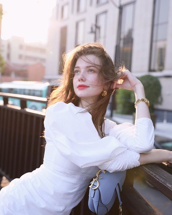 Vẻ đẹp hoàn hảo của người mẫu xinh đẹp Châu Âu đã khiến không ít cư dân mạng bình luận bên dưới với nội dung như: 