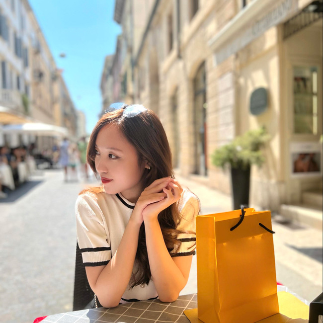 Dương Hà có mối quan hệ thân thiết với khá nhiều cầu thủ nổi tiếng.