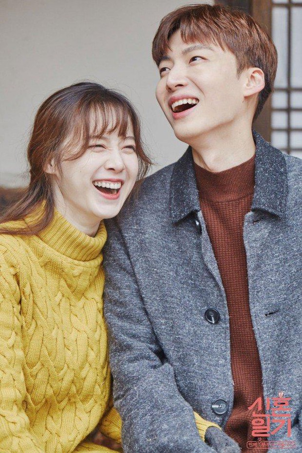 Dù đã ly hôn 2 năm nhưng những drama vẫn bủa vây Goo Hye Sun và Ahn Jae Hyun